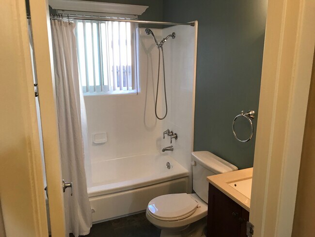 Bathroom - 1657 Ontario Dr