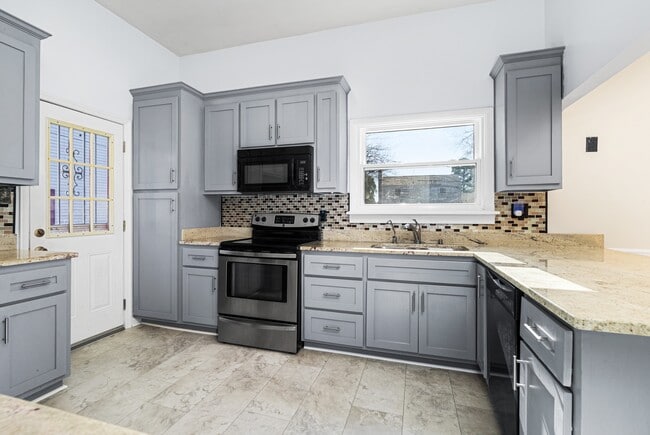 Building Photo - 38 Sacramento Dr