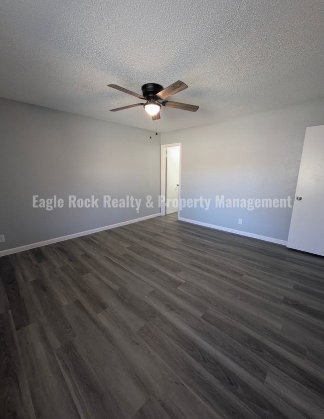 Building Photo - East Tulsa Duplex Unit for Rent (2beds/1.5baths)