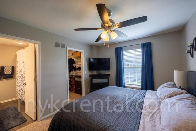 Building Photo - 1201 N Mart-way Dr