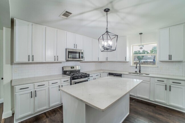 Building Photo - 924 Fuller Ave