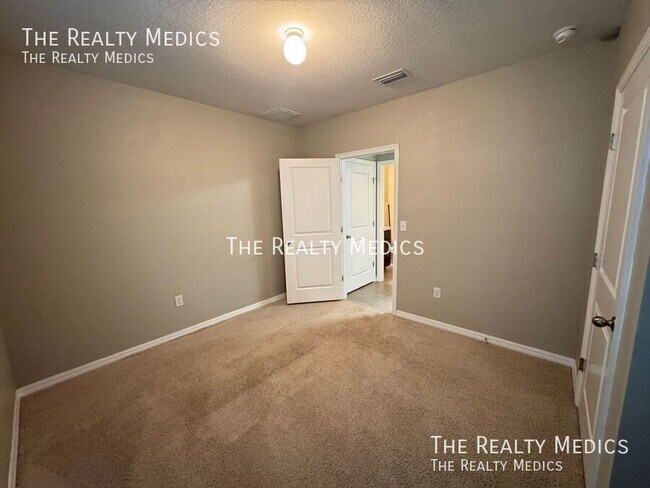 Building Photo - 1018 Ashentree Dr