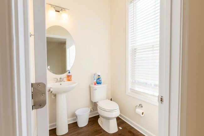 Building Photo - 3430 Montague St