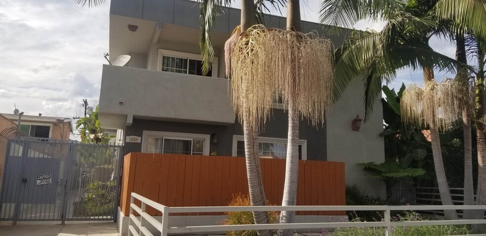 Primary Photo - 1929 S Corning St