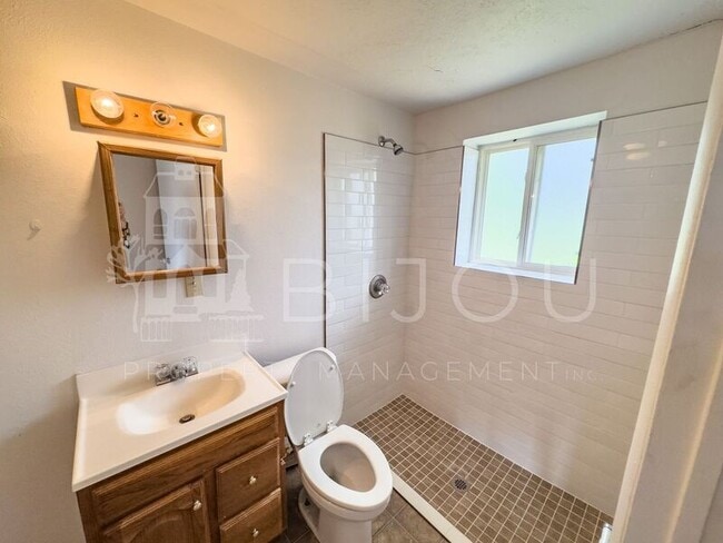 Building Photo - 206 Catalina Pl