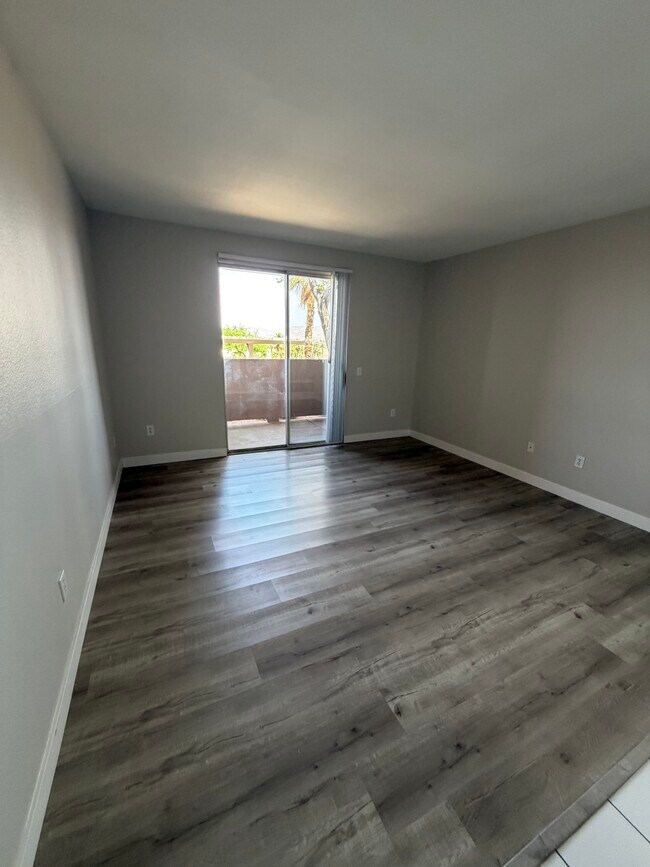 living room - 231 W Horizon Ridge Pky