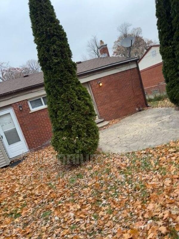 Building Photo - 321 W Princeton Ave