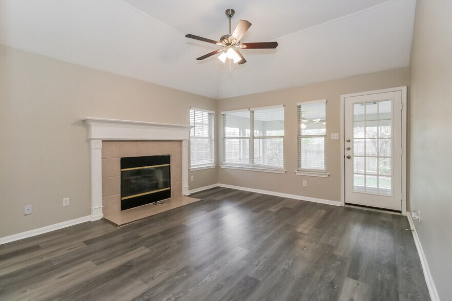 Building Photo - 200 Woodstone Dr