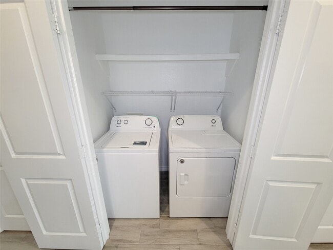 Building Photo - 16684 E Ivanhoe St