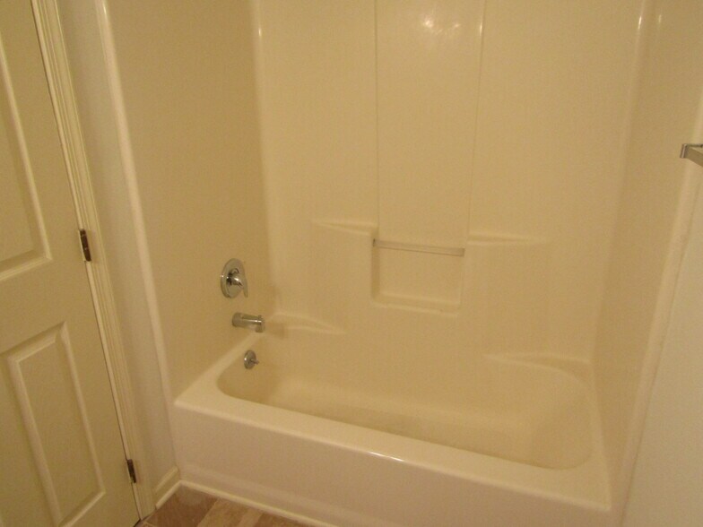 Building Photo - 52 Hilldale Dr