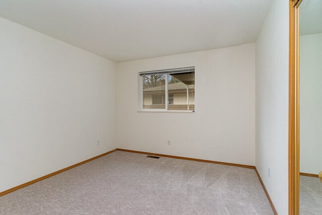 Building Photo - 6525 39th Ave SW