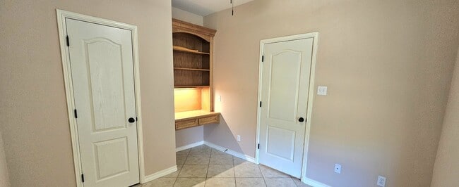 Building Photo - 6214 Manresa Dr