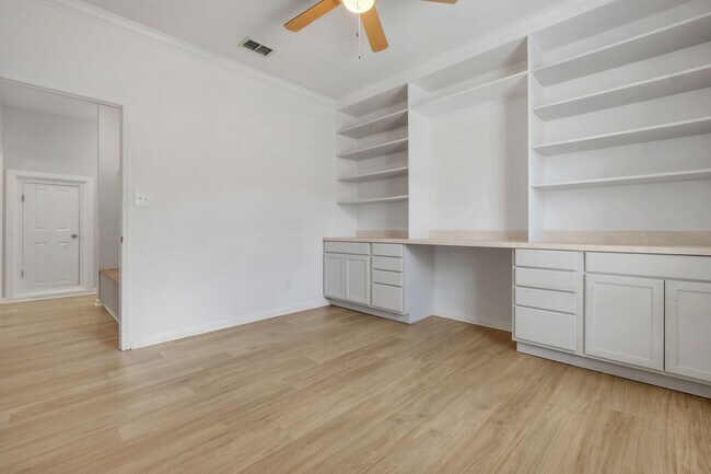 Building Photo - 848 Eagle View Dr