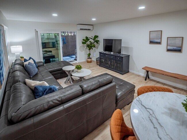 Building Photo - Fully Furnished Minutes from the Beach Newly Remodeled 2 Bedroom Move in Ready!