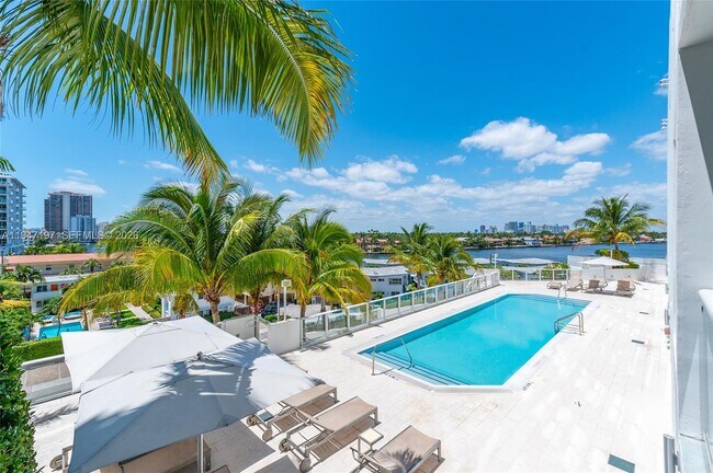 Building Photo - 401 N Birch Rd