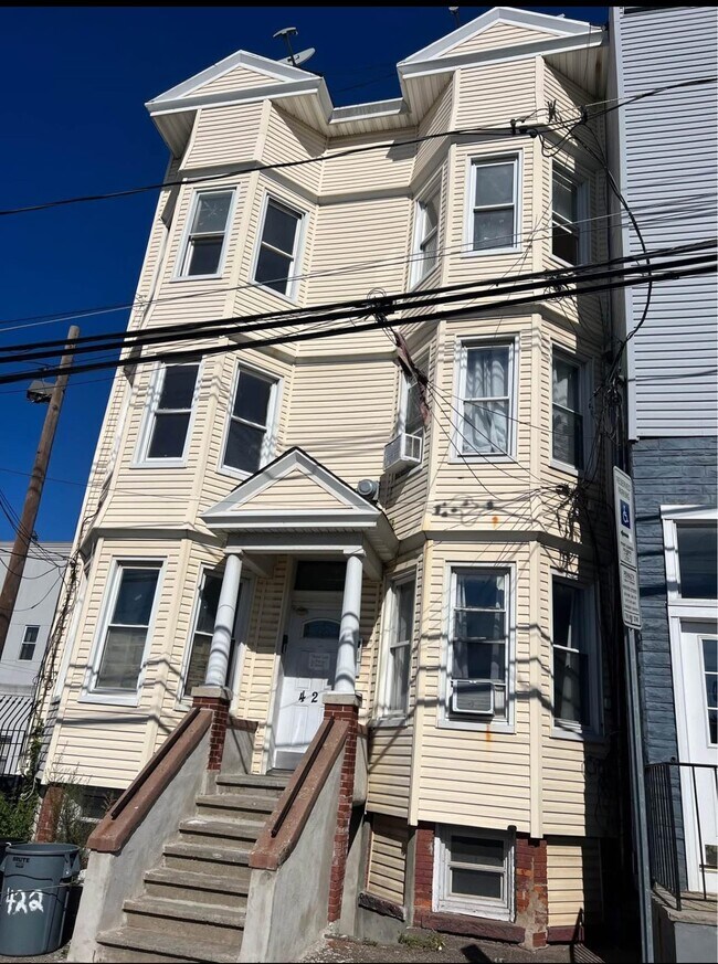 Primary Photo - 422 St Pauls Ave