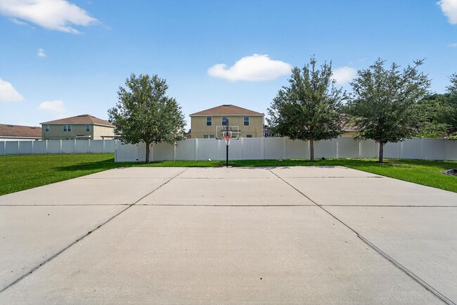 Building Photo - Stunning 5 bed/ 2 bath