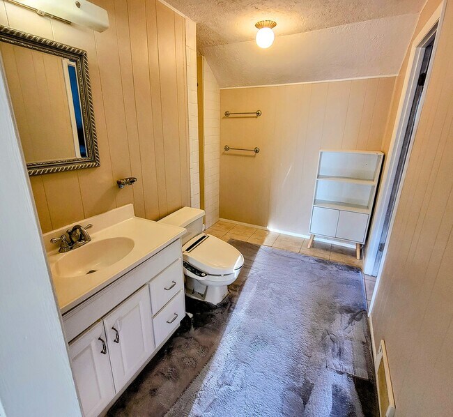 Building Photo - 5830 Holmes St