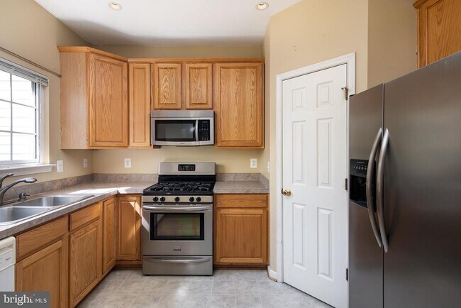 Building Photo - 8611 Ellesmere Way
