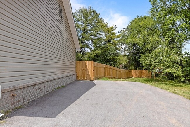 Building Photo - 4718 Metro Park Ln