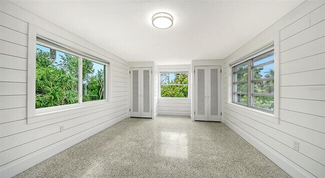 Building Photo - 7665 Sanderling Rd