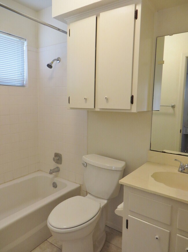 Building Photo - 3 Bedroom 2 Bathroom Georgetown Home