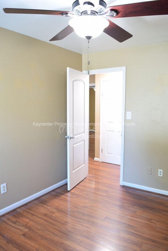 Building Photo - 826 Maywood Cir