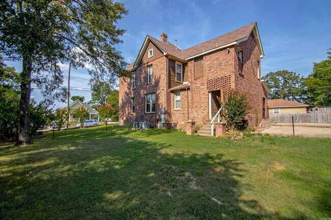 Building Photo - 1201 W 35th St