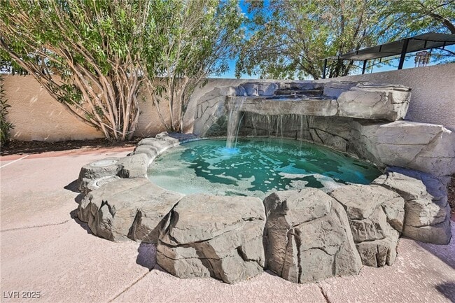 Building Photo - 138 Cam Capri