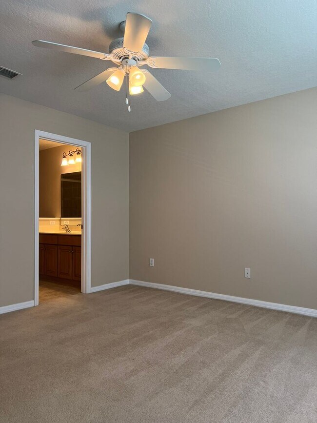 Building Photo - Gated 3/2.5 Townhouse with Garage in Altam...
