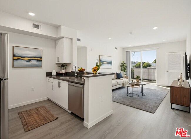 Building Photo - 3518 Chesapeake Ave