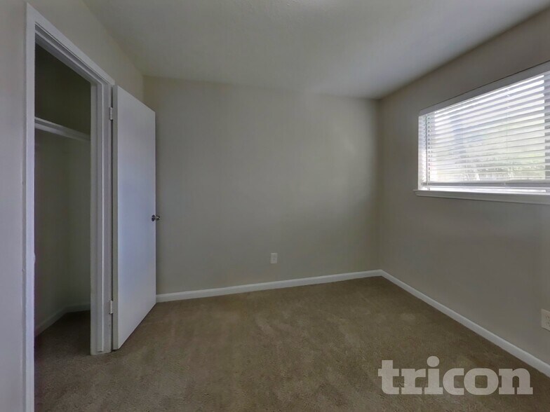 Building Photo - 12819 Enchanted Path Dr