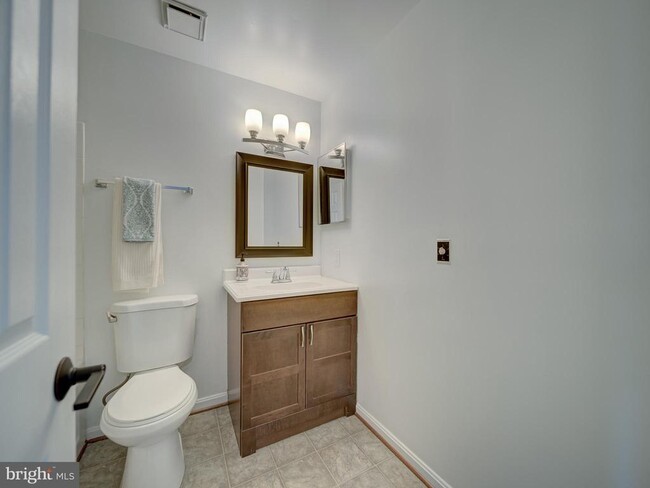 Building Photo - 3022 Kings Village Rd