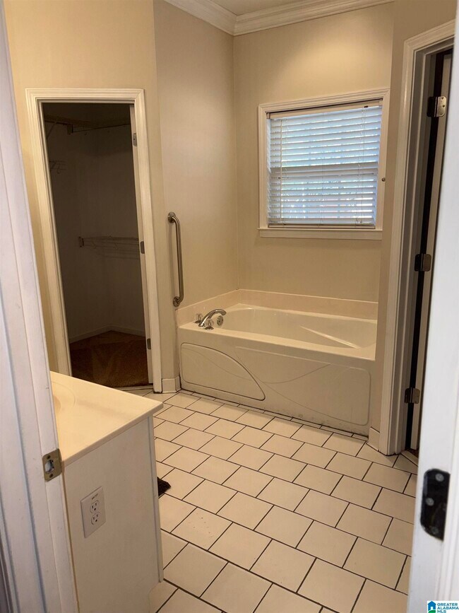 Building Photo - 805 Narrows Point Dr