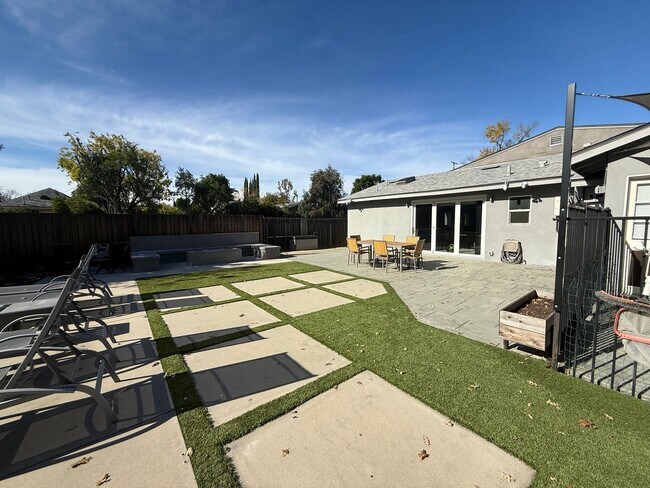 Building Photo - Single story - 3 bedroom, 3 bath + bonus room