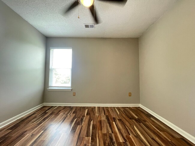 Building Photo - Adorable home, close to the casinos! Country living!