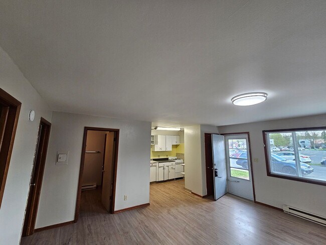 Building Photo - 2bed/1bath 2 block from EWU Campus with free parking!  $750 move in fees waived