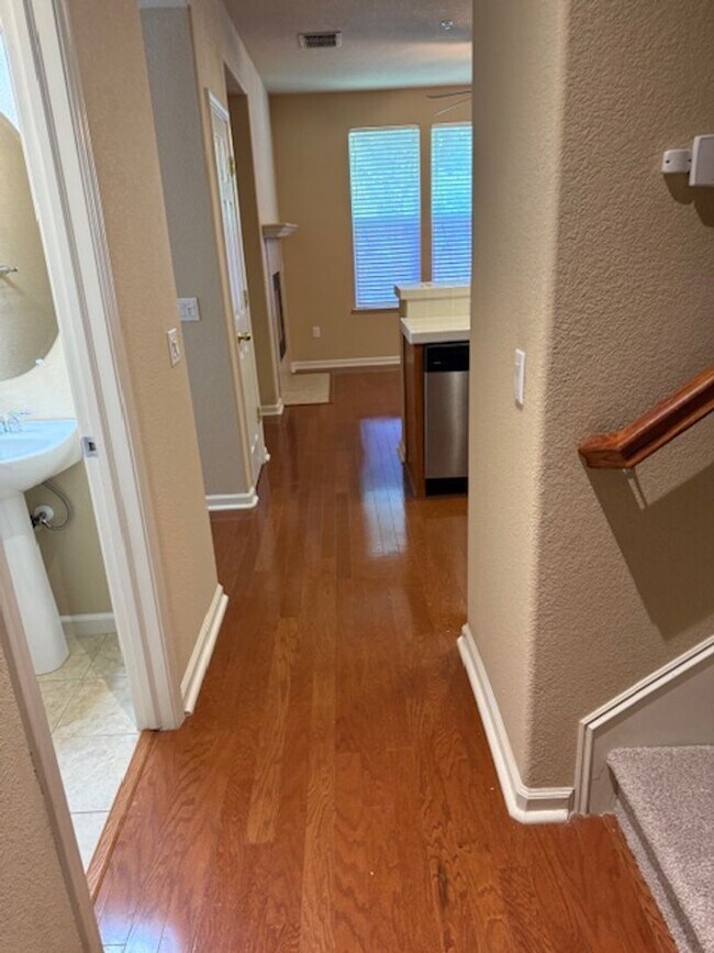 Building Photo - Gorgeous Natomas Condo