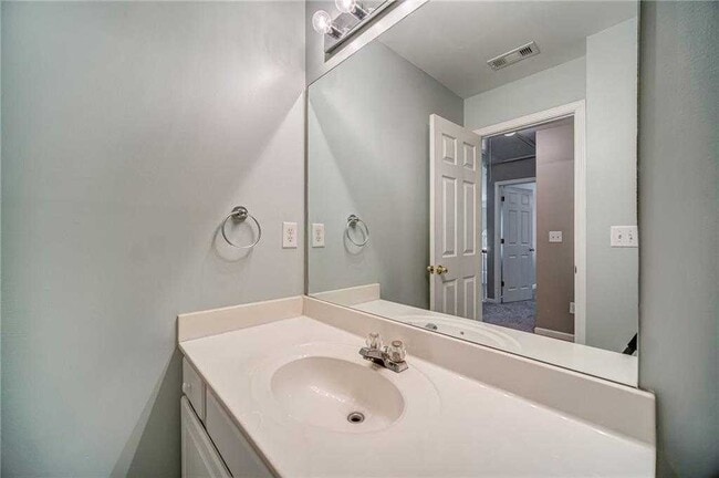 Building Photo - 716 Parkside Dr