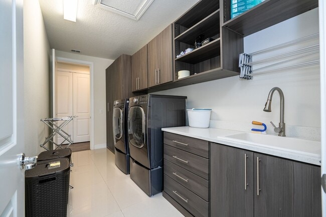 Building Photo - Perfect Home waiting for you! FULLY FURNISHED!