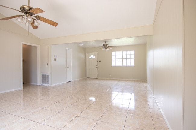 Building Photo - 9670 Shepherd Dr