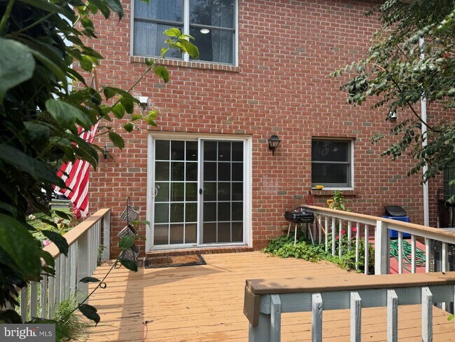Building Photo - 813 Chesney Ln