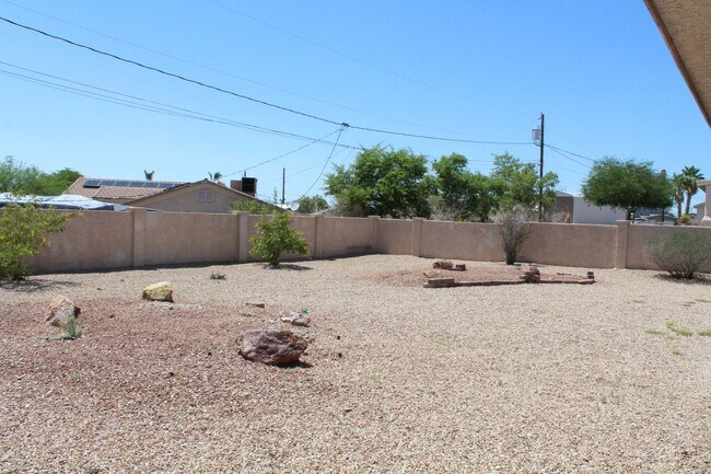 Building Photo - 3 Bedroom 2 Bathroom 3 Car Boat Deep Garag...