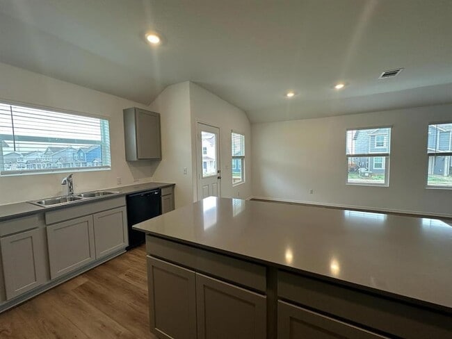 Building Photo - 346 Carmello