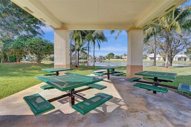 Building Photo - 1727 Victoria Pointe Cir
