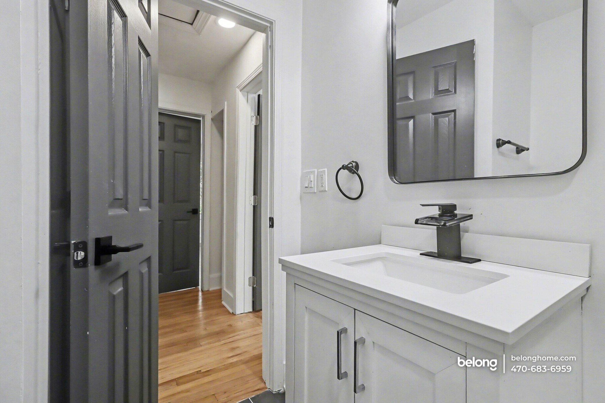 Building Photo - 1866 Thompson Ave