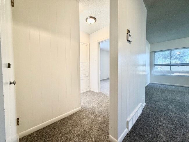 Building Photo - Inviting Holladay Home with Large Yard, Carport & Extra Parking