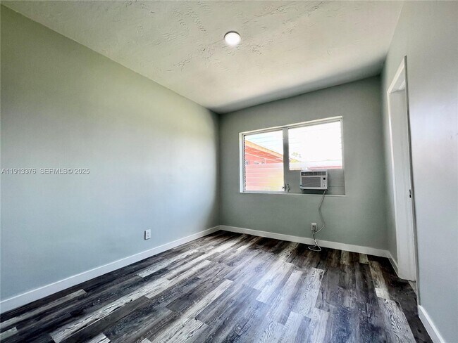 Building Photo - 806 NW 7th Terrace