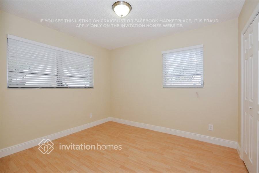 Building Photo - 3100 SW 20th Ct