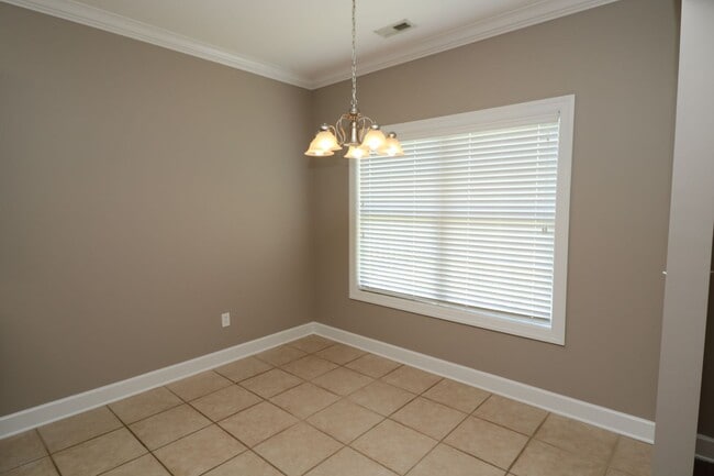 Building Photo - GREAT RENTAL IN FOX HOLLOW SUBDIVISION!